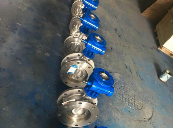 三(sān)偏心法(fa)蘭式渦(wo)輪蝶閥(fá) 三偏心(xīn)法蘭式(shì)渦輪蝶(dié)閥